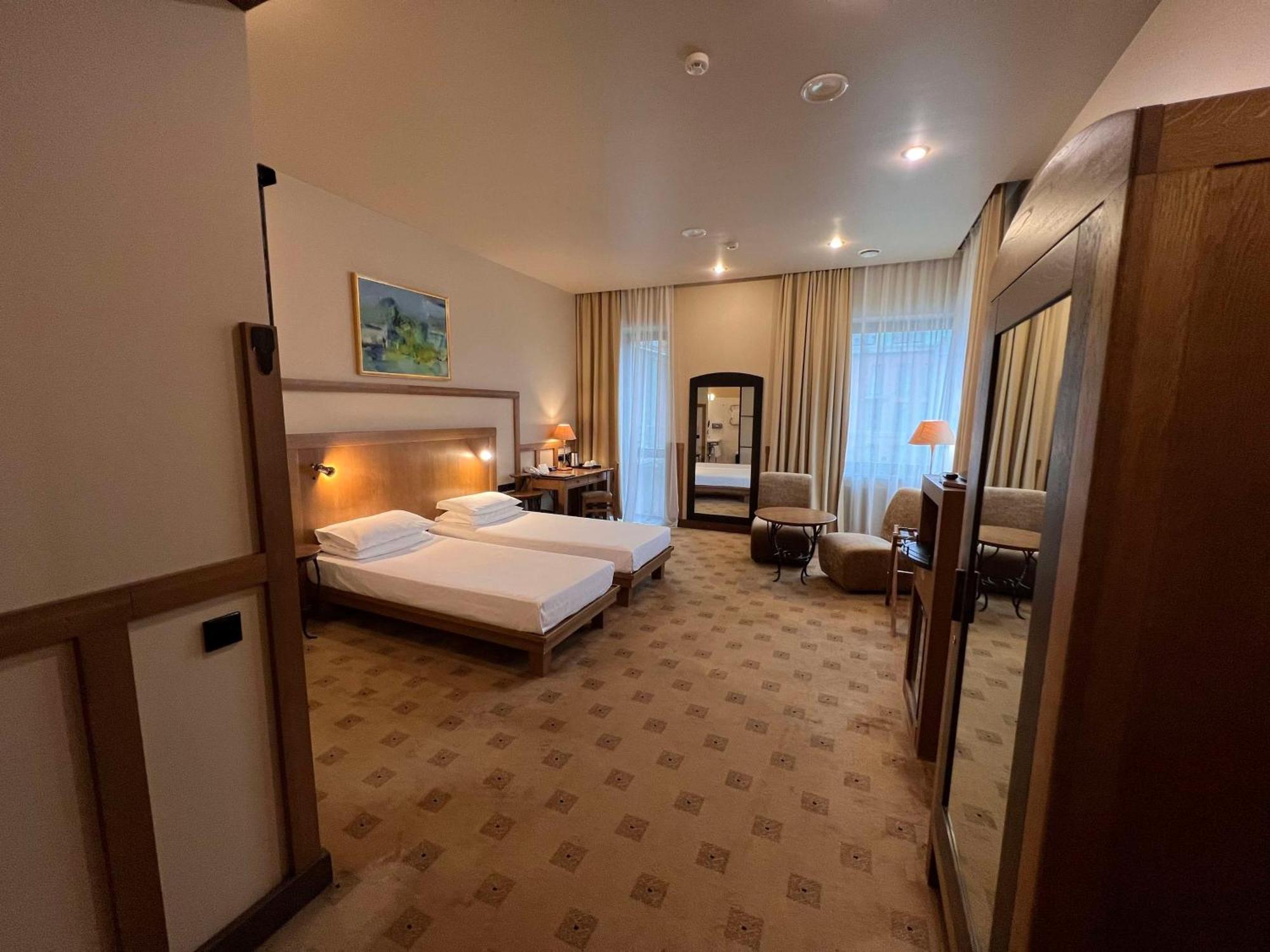 BEST WESTERN Santakos Hotel Kaunas Bagian luar foto